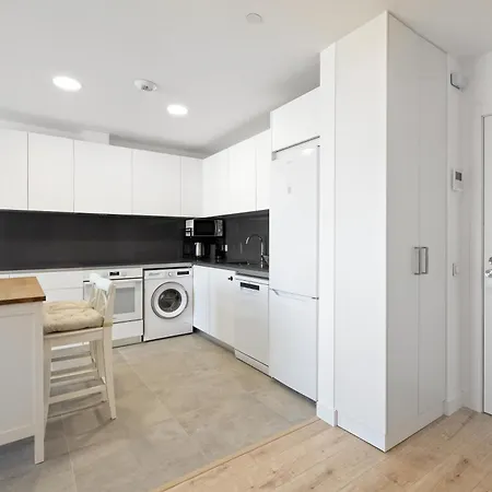 Skyline Apartment *
