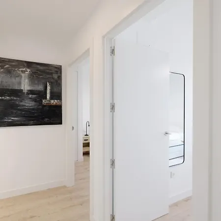 Skyline Apartment *
